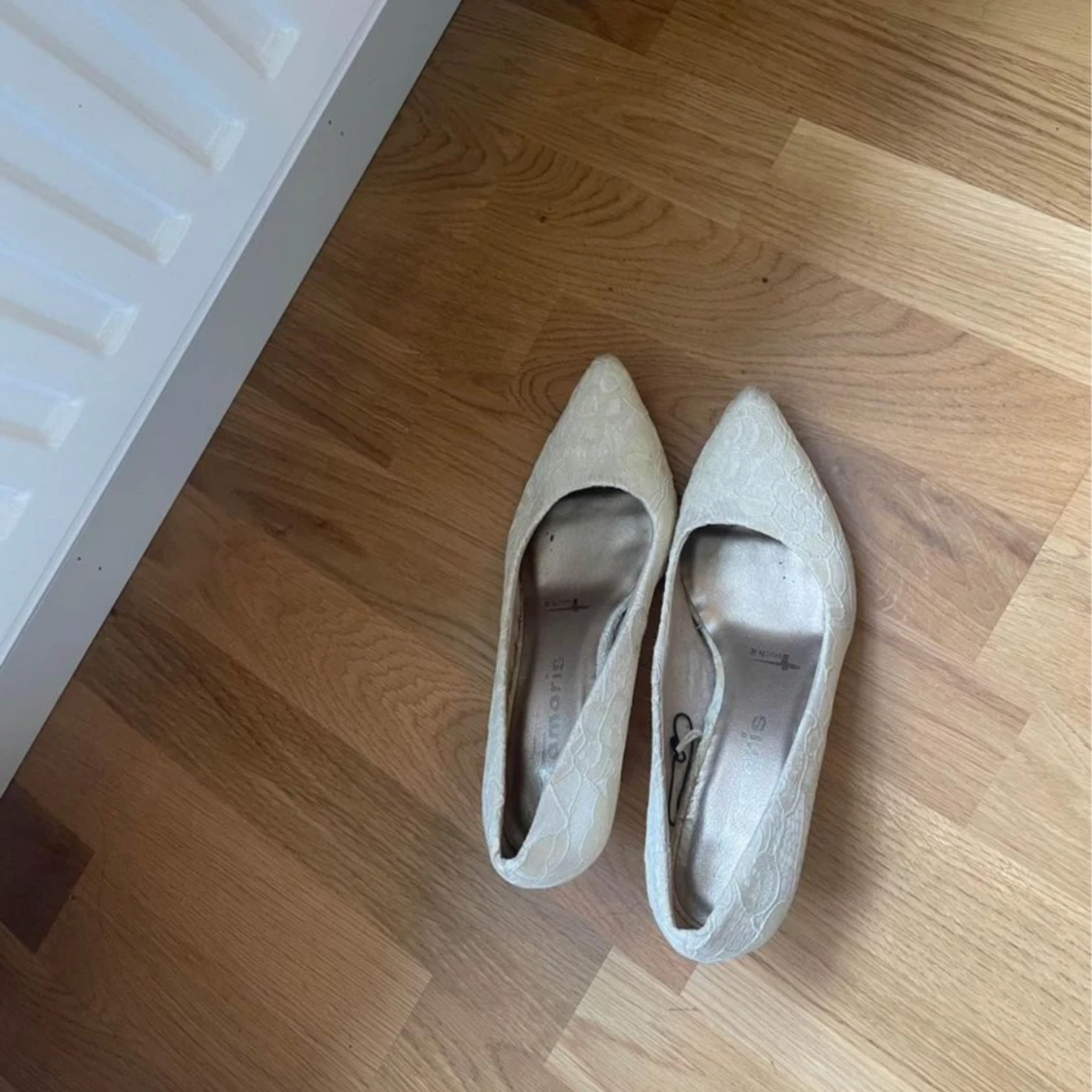 Vita pumps/Klackskor