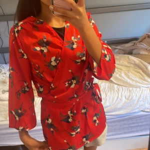 Sommar blus😻 - Inga hål/fläckar! Skriv vid funderingar!