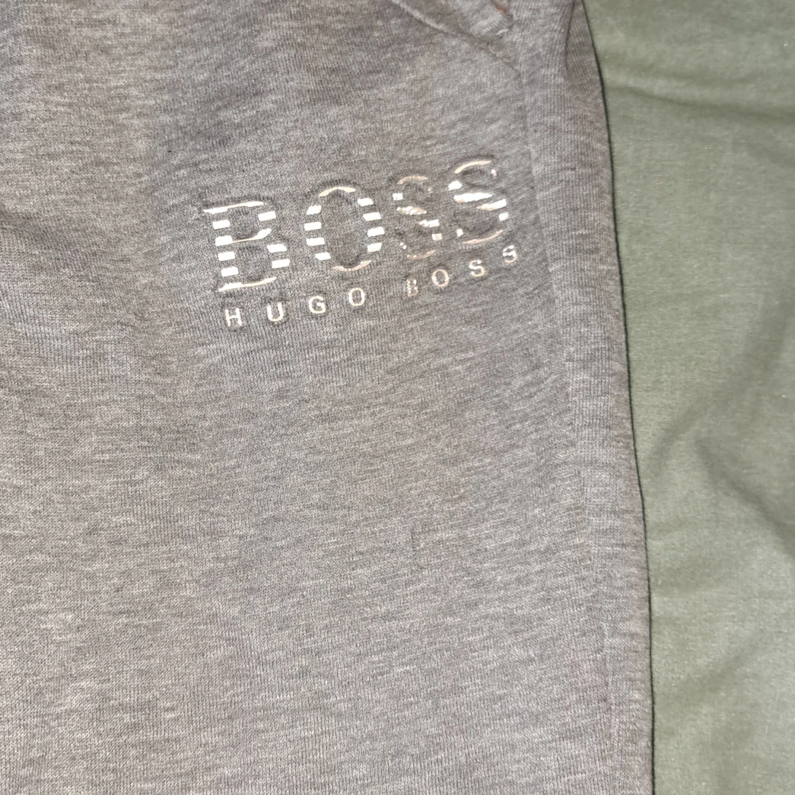 Gråa hugo boss byxor  - 90