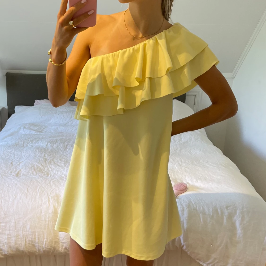 Gul Off shoulder klänning