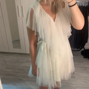 Ida Sjöstedt klänning  - Säljer min superfina Ida Sjöstedt klänning. Använd 1 gång, köpt för 4599kr