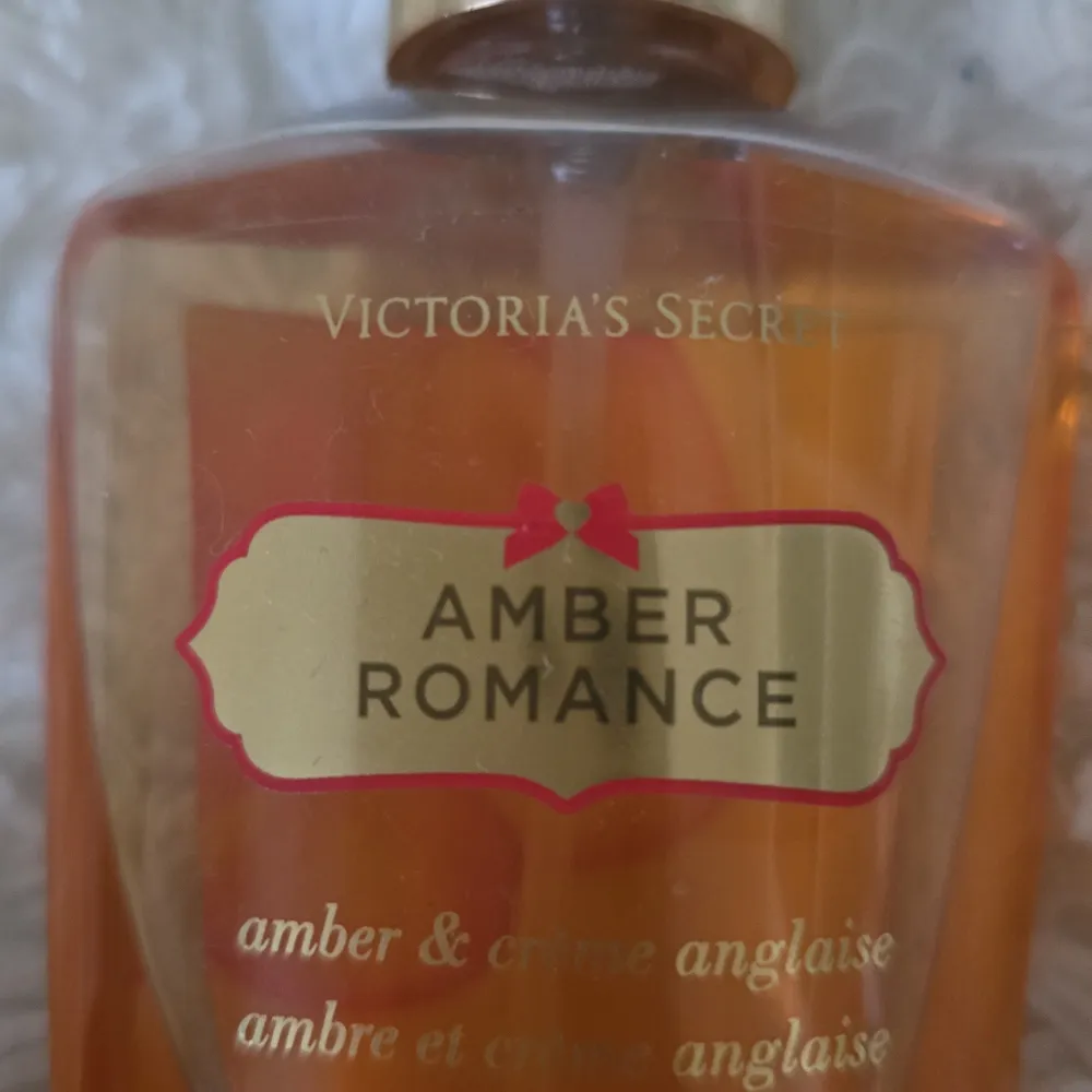 Luktar fräscht, finns inte kvar att köpa🧡🤍✨️💫. Perfume.