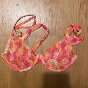Bikinitopp - Bikinitopp använt 2 gånger, fint skick