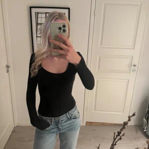Svart intimissmi body - Säljer denna kashmir bodyn från intimissmi med jätte skönt material , använd två gånger