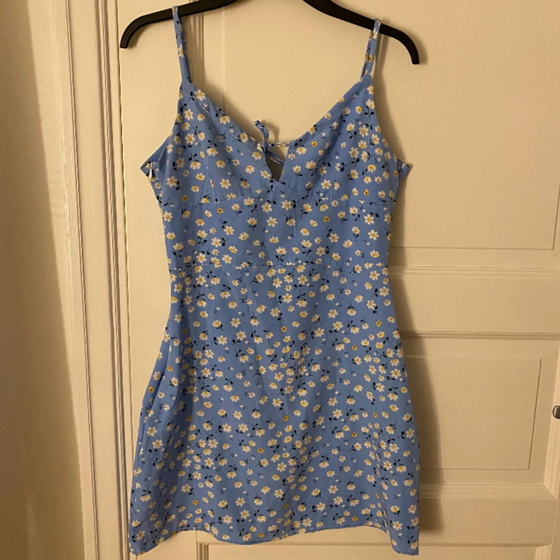 Blå blommig klänning!