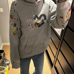 Såå cool zadig hoodie  - Unik och cool hoodie från zadig i storlek s. Nypris cirka 2000kr.