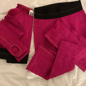 Gymshark set - Säljer detta setter ifrån gymshark som jag köpte för något år sedan men har aldrig använt de. Byxan är i S och en Croppad toppen XS och det finns inga defekter på någon av delarna.💘💘  Båda för 550 Toppen 250 Byxan 400 💘🪩💃🏻