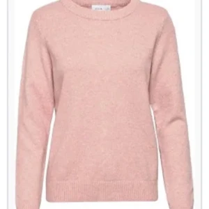 Stickad tröja  - Säljer min jätte fina rosa stickade tröja från vila som är helt oanvänd