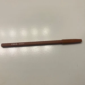 Läppenna från caia - Jag säljer denna läppenna i färgen Bianca från Caia. Har aldrig använt den förutom när jag testade den. 80kr + frakt.