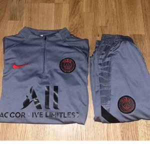 Psg tracksuit  - Psg tracksuit knappt använt bara testat. Säljer pågrund av att för storlek på mig
