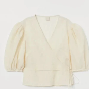 Fin blus - En jätte fin blus, har tyvärr inte kommit till användning 💕(lånad bild andra)