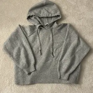As najs grå stickad hoodie!!💞💞
