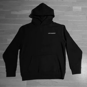 Hoodie - Tjock hoodie. Storlek M men sitter som en L.