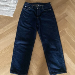 Sweet sktbs byxor - Säljer dessa feta sweet sktbs byxor i storlek small, 9/10 i skick. Läder biten är lite böjd men annars som nya. Säljer dom för att dom inte används.