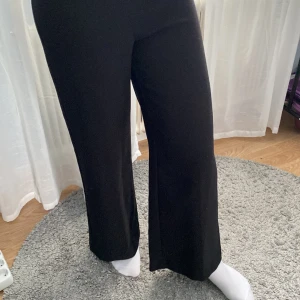 Svarta kostymbyxor från Kappahl - Använda men i bra skick