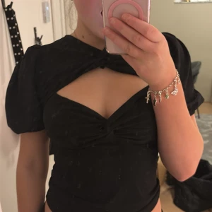 Blus från Gina Tricot - Fin blus i nyskick. Öppen för prisförslag❤️