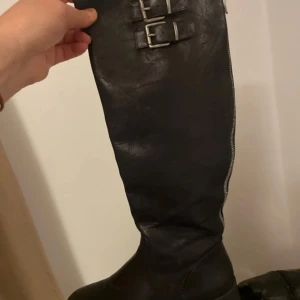 Stövlar  - Svarta stövlar 