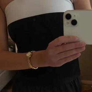 BIKBOK TUBTOPP - Svart / vit tub topp från bikbok, slutsåld och endast använd 1 gång!