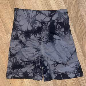 tränings shorts med scrunch på rumpan