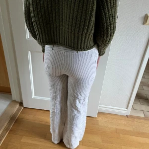 Tunna byxor  - Härliga tunnare byxor, dock skrynkliga men lätt att fixa