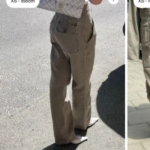 Djerf avenue byxor - Byxorna är i färgen brown, storlek M och är endast testade. Nypris 1599kr  (Obs 1 bild lånad från djerf avenue)