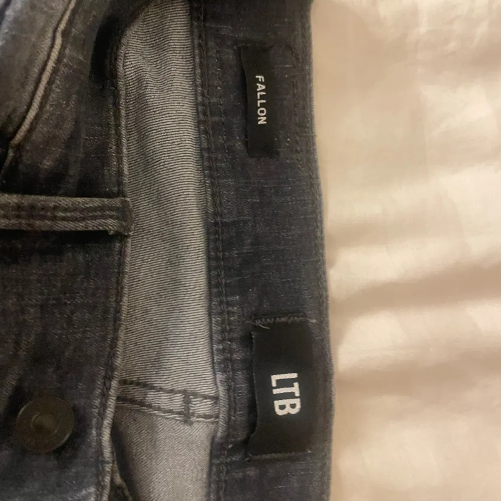 Säljer dessa snygga ltb jeans då de inte passar längre eller kommer till användning, jätte bra skick❤️. Jeans & Byxor.