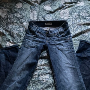 Skit snygga jeans - Säljer för att jag inte använder dem:)