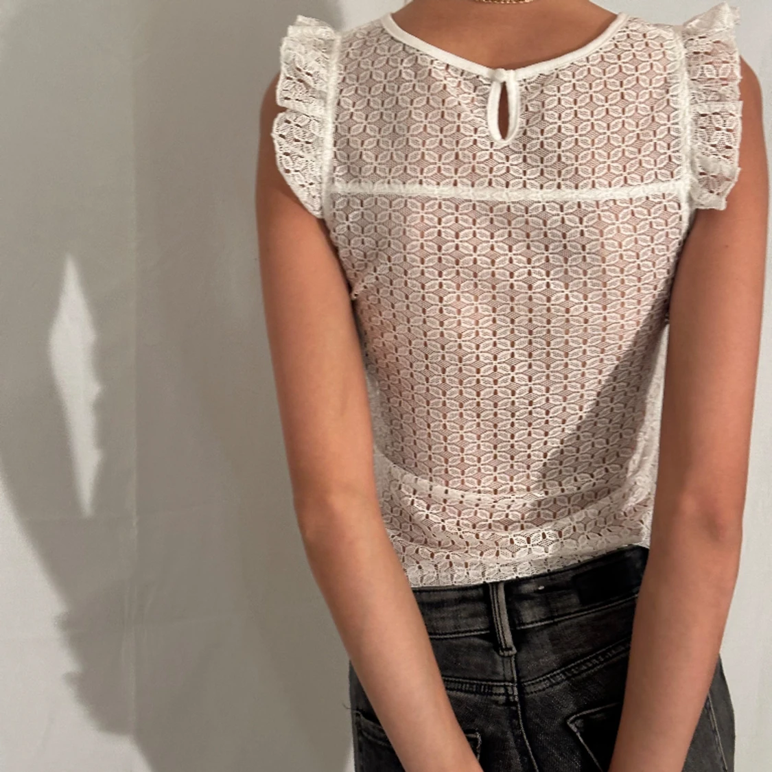 Vit kortärmad blus i spets - 90