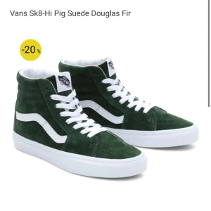 Vans - Säljer mina mörkgröna Vans, väldigt andvändt skick skriv privat för mer bilder därav priset❤️