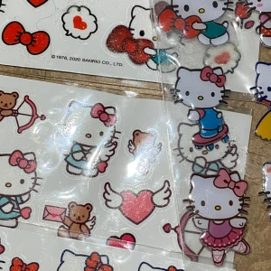 Säljer!! - Säljer!!snygga hello kitty klistermärkern,nya och i bra skick Säljer för att de kommer inte till användning 