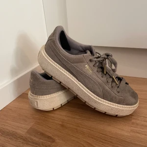 PUMA SNEAKERS - Sneakers från Puma i storlek 37.