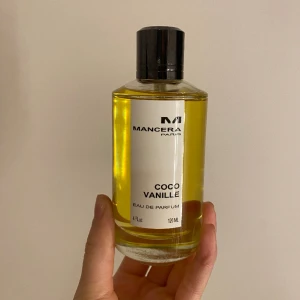 Coco Vanille - Mancera - Säljer min coco vanille från mancera. En perfekt sommardoft men noter av bland annat kokos, persika, vanilj och ylang-ylang.  Originalpris ligger på ungefär 1500kr. Har endast påsen som ni ser på bilden. 