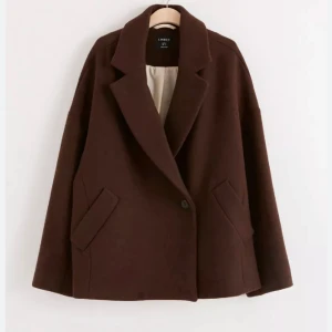 Brun kort kappa - Jättefin och i bra skick!