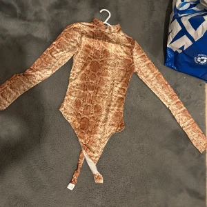 Använt en gång  - Snygg body från Missguided 