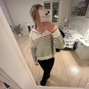 Snygg tröja  - Säljer denna tröja! Får tyvärr ingen användning för den💕