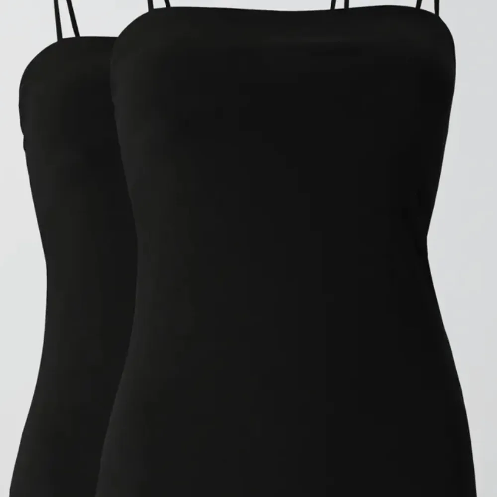Basic 2-pack svarta linnen med tunna smala axelband. Från Gina tricot i storlek S. Förpackningen är oöppnad. Bild 1 är från hemsida. . Toppar.
