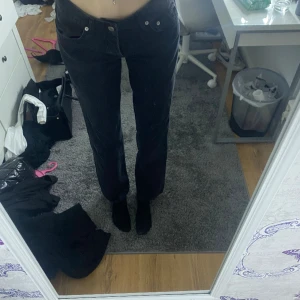 Jeans  - Aldrig använda för dom är för korta för mig som är 179 cm 