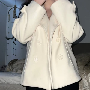 Kappa - Design by Si kappa i vit! Toppen skick, aldrig använd utomhus.