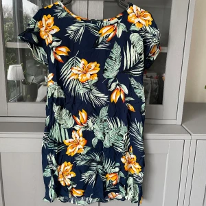 Kort klänning / t-shirt xs  - Sommarfin kort klänning/t-shirt. 💛 Xs. 