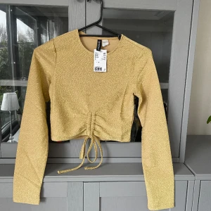 Guldig crop top xs  - Superfin helt ny! ✨