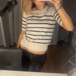 Zara topp - Säljer denna zara topp🩷 fint skick🩷 storlek S🩷har en pytte liten blå prick som knappt synns (skriv för bild) därav priset 💖130kr +frakt🩷