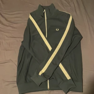 Fredperry  - I väldigt bra skick 