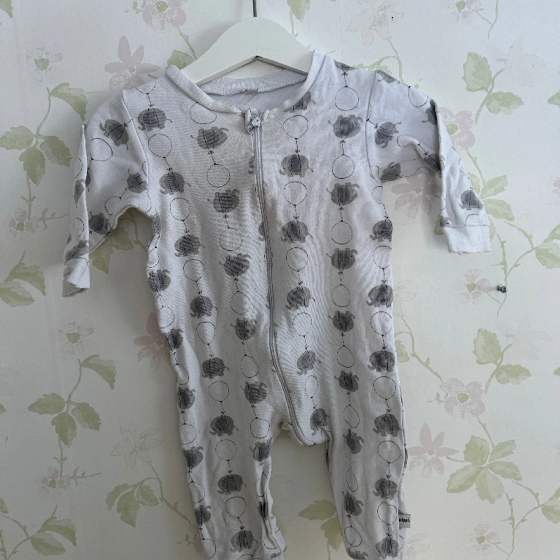 Pyjamas med elefanter