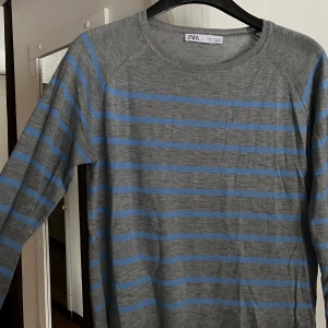 Mjuk tröja  - Tröja från Zara i jättemjukt material! Knappt använd, passar storlek XS-M skulle jag säga💖