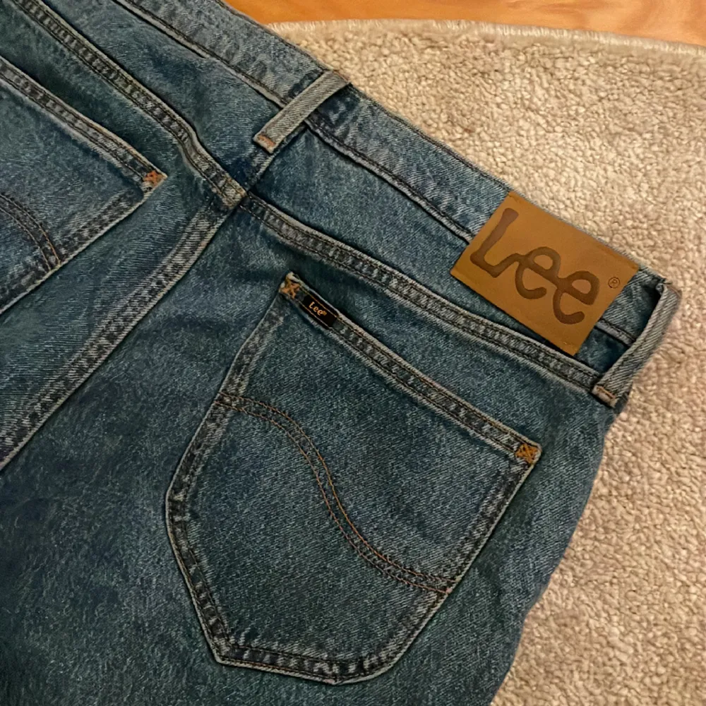 väldigt schyssta Lee jeans, använda ca 4 gånger så väldigt fint skick, . Jeans & Byxor.