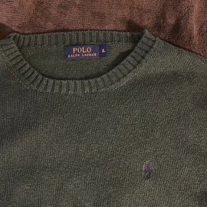 Ralph lauren sweater - Ralph lauren sweater som jag aldrig använder längre, jättebra skick! Tvivla inte o skriva om du har några fler frågor!