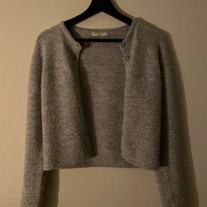 Kofta - fin kofta som ej kommer till användning. Nästan aldrig använd och inga defekter. Skriv för mer bilder 