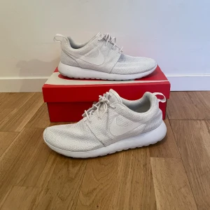 Nike Roshe one - Fint skick med originalbox.