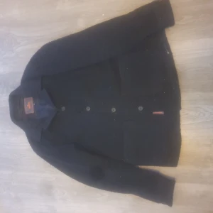Morris jacka  - Har mest hängt på en galge sedan köp så den är i nyskick.  Storlek:S  Nypris 2500kr