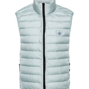 Väst  - Säljer nu min snygga Stone island väst.  Sjukt skön och snygg. Har kvitto osv kvar så det ingår vid köp. Storlek L men passar även M skulle jag säga.   Priset är inte hugget i sten. 